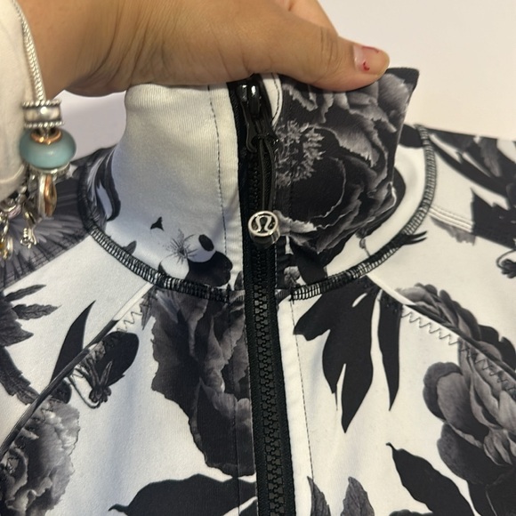 Lululemon Define Jacket Black White Floral - Picture 6 of 7